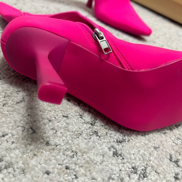 Steve Madden NEW 6.5 “Vakay” Pink Heeled socked Boots Stiletto Minimalist Design - Picture 3 of 16